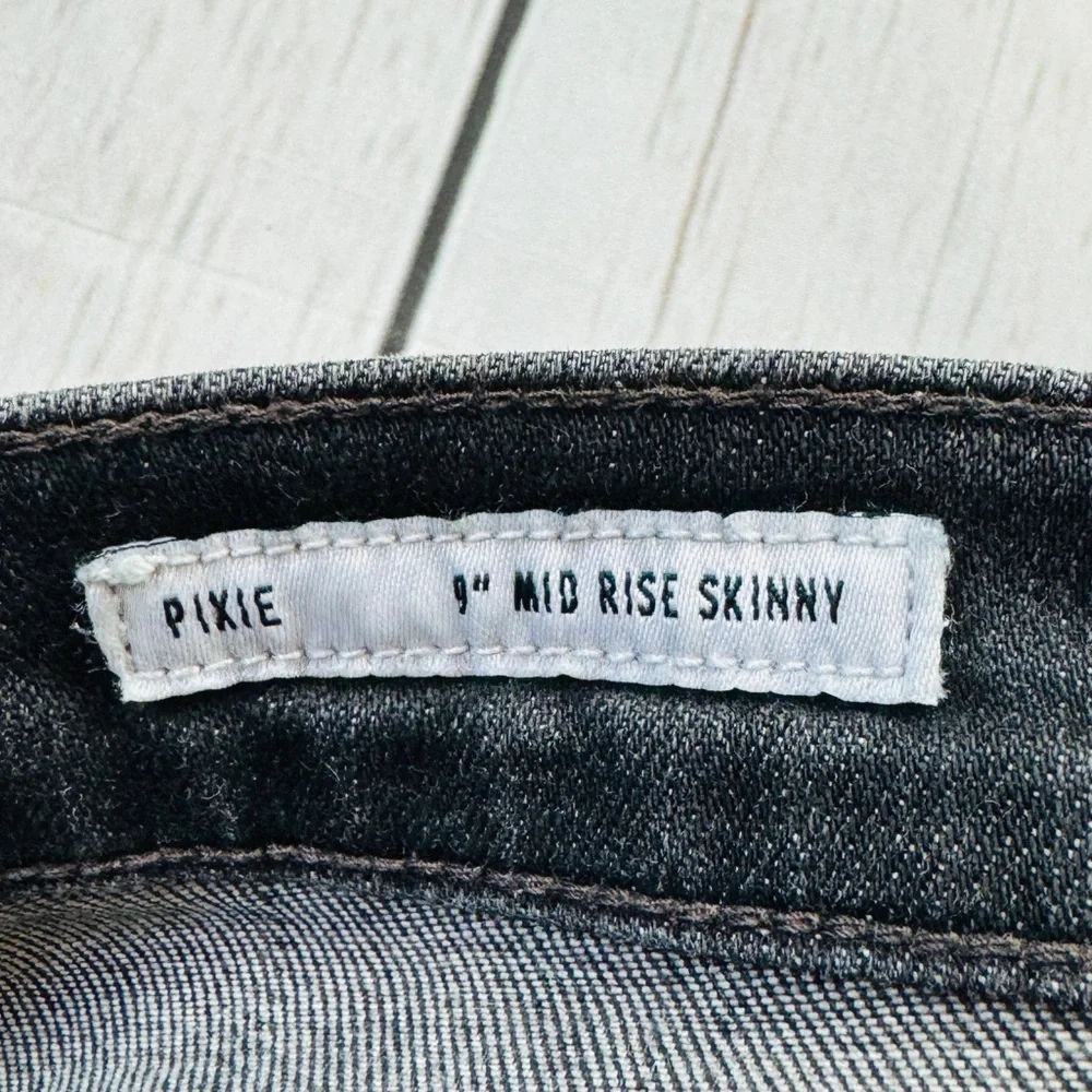 Edwin Pixie 9” Mid Rise Skinny Jeans Size 28